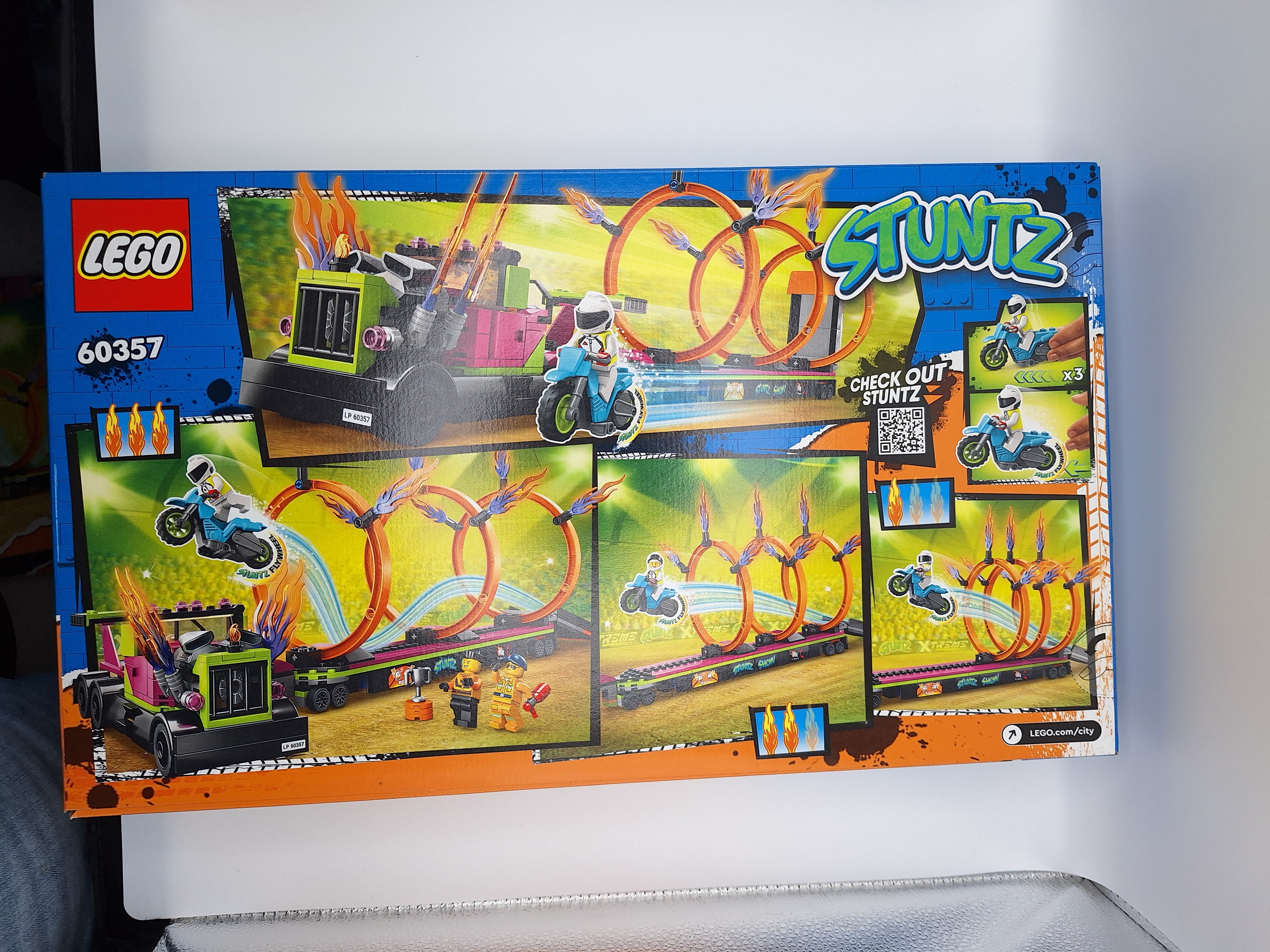LEGO® City Stunttruck & Feuerreifen-Challenge #60357
